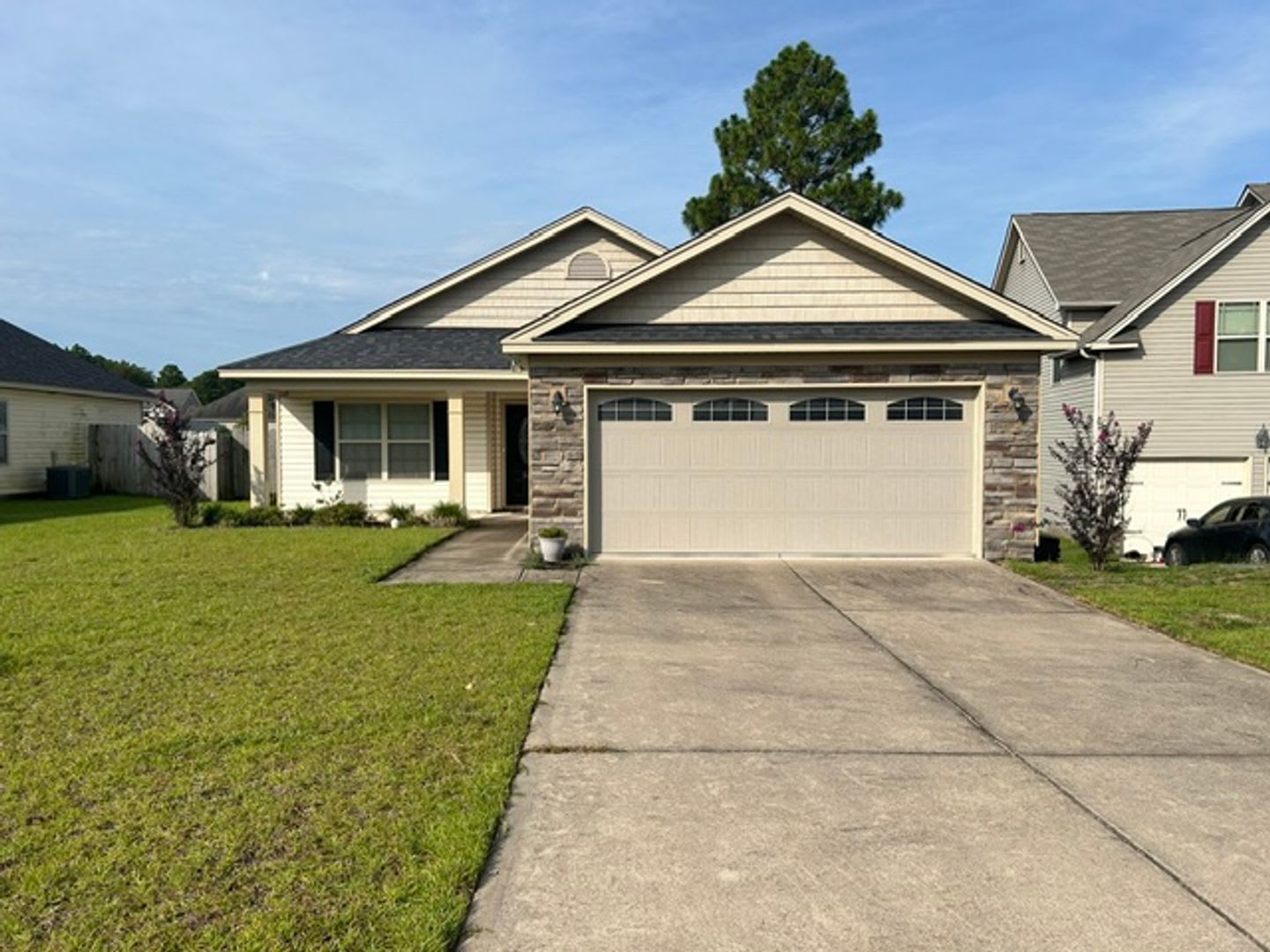 3 Bedroom 2 Bath home in LEXINGTON. – photo 1 of 22