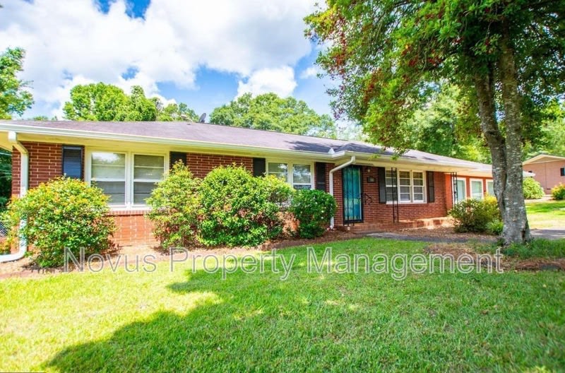 100 W Greenwood Drive – photo 1 of 17
