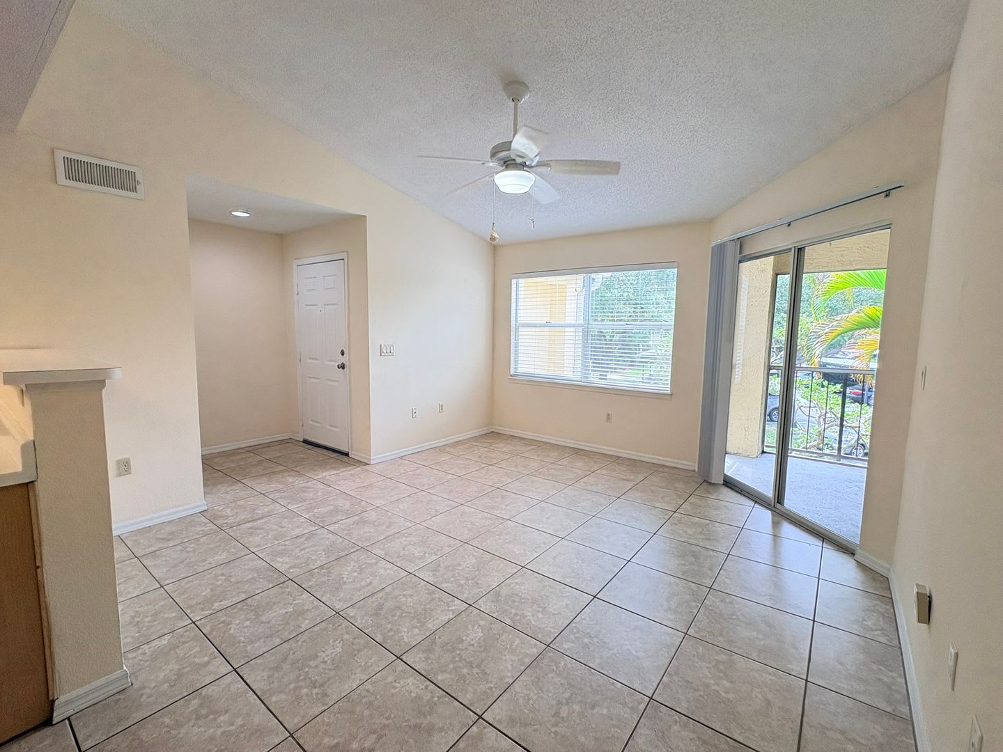 Charming 1 Bed / 1 Bath Second-Floor Condo in a Prime Fort Myers Location! – photo 1 of 23