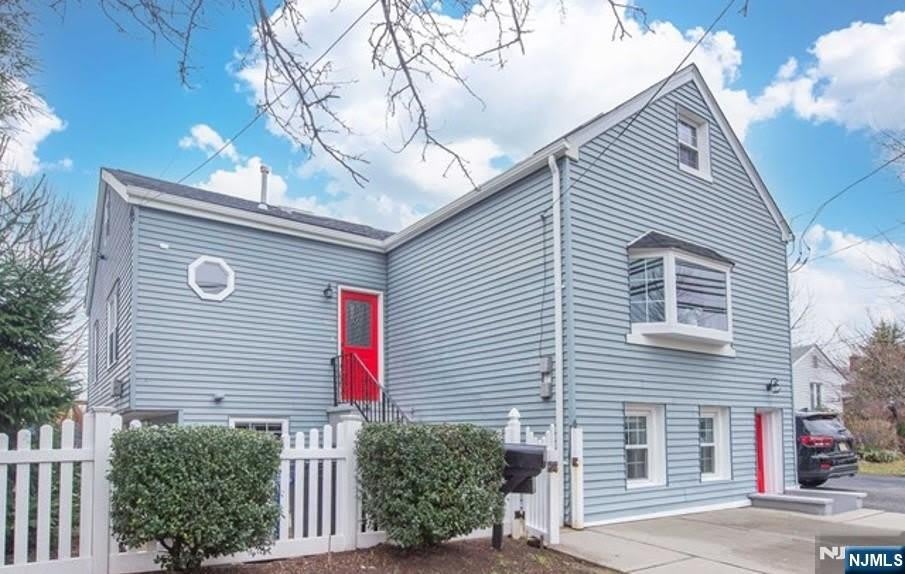 60 Garibaldi Avenue – photo 1 of 18