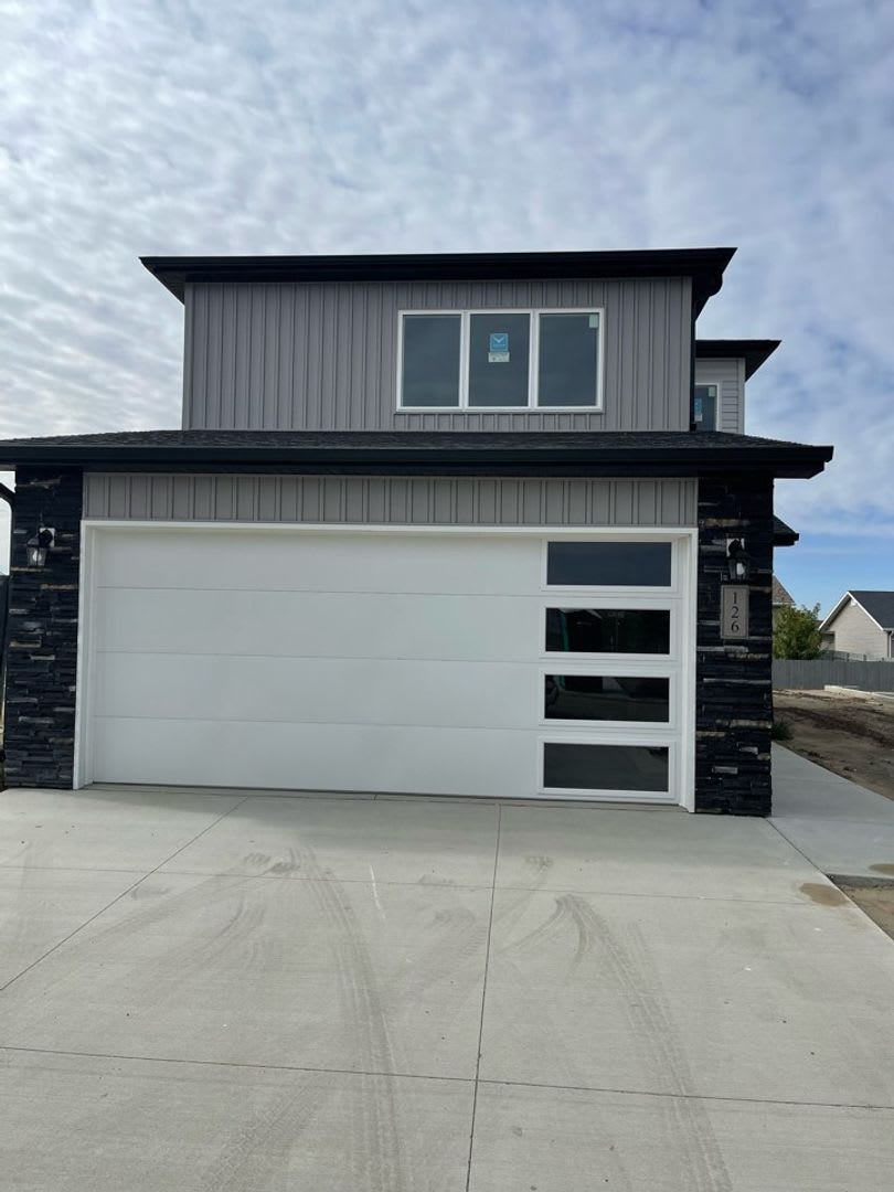 Spacious 3 Bed 2 5 Bath First Month Free – photo 1 of 6