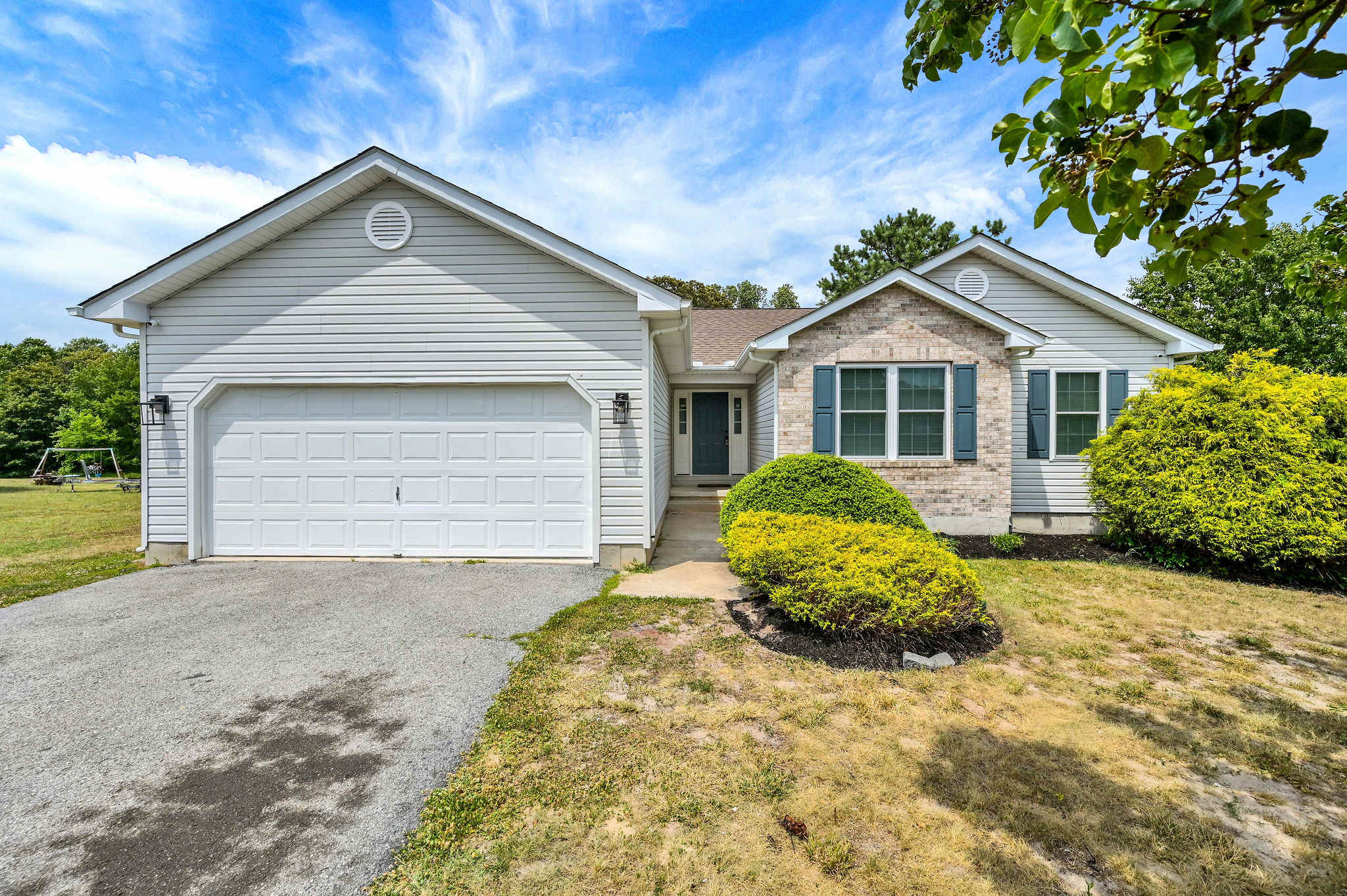 270 Oaknoll Ave – photo 1 of 32