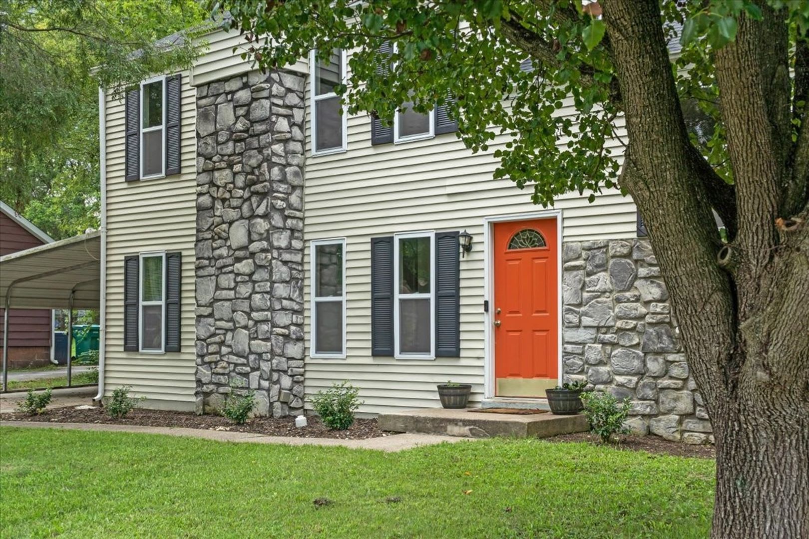 Prime Location Rental – photo 1 of 124