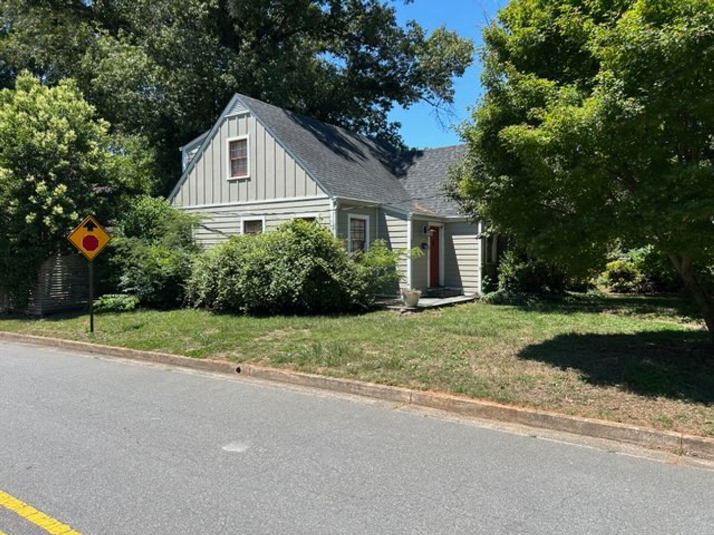 Charming 3BR/2BA Ardmore home! Walking distance to WFUBMC – photo 1