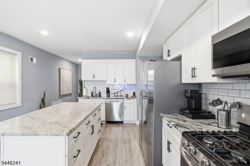 469 Henry St – photo 1 of 21