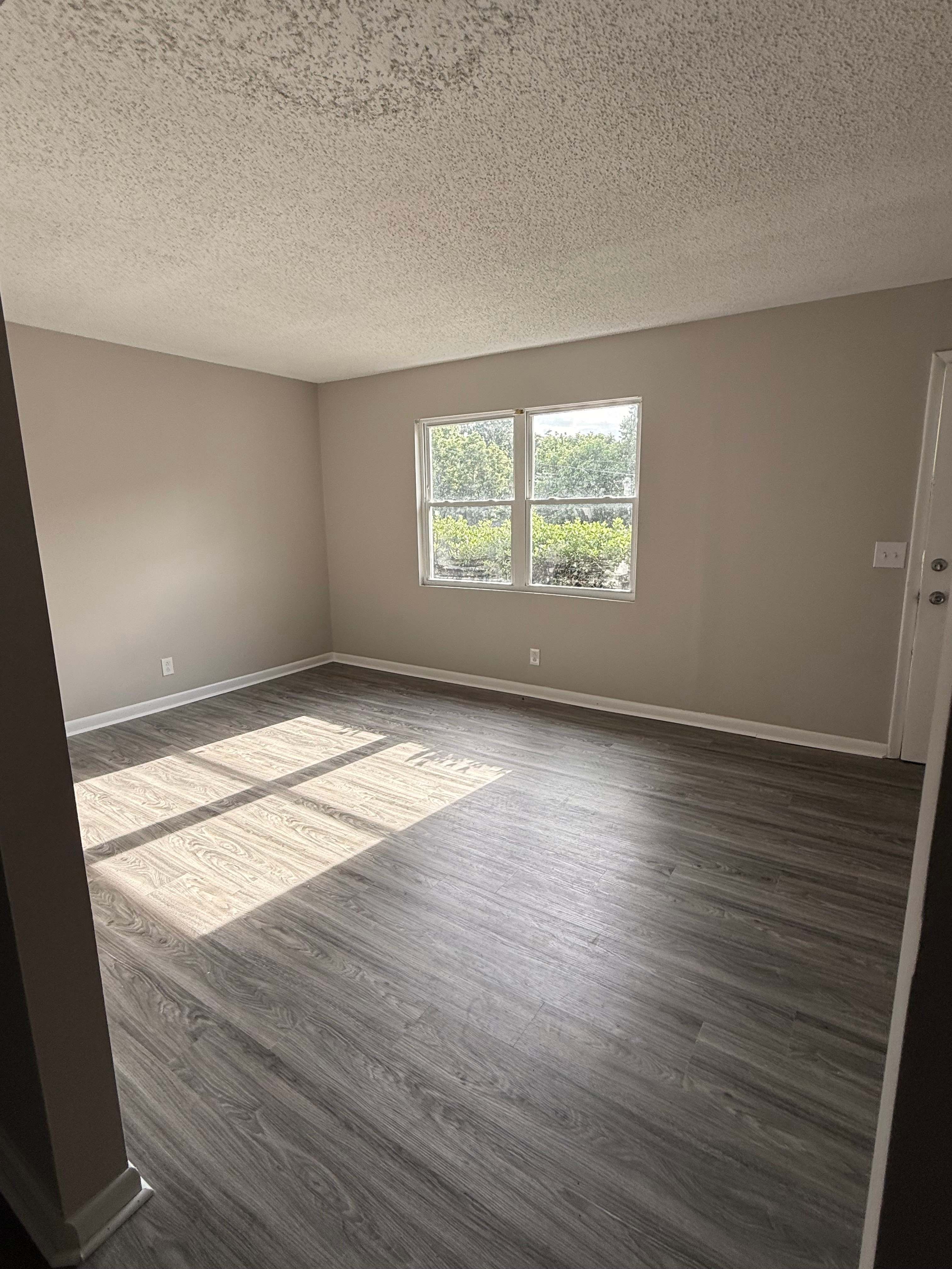 706 Linden Green Dr – photo 1