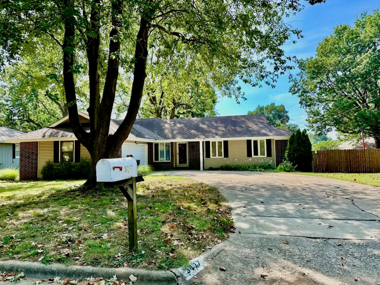 Beatiful 3-Bedroom Home Near Walnut Lawn & National! – photo 1