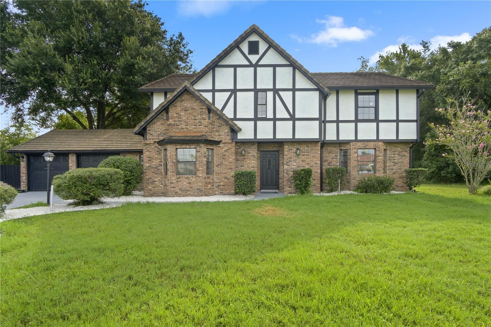 2540 ALBANY Drive – photo 1