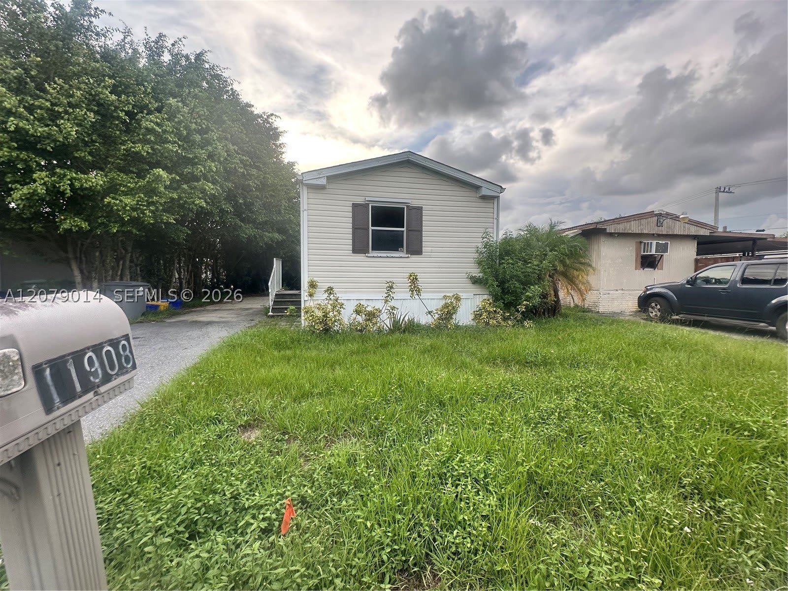 11908 Cove Pl – photo 1 of 8