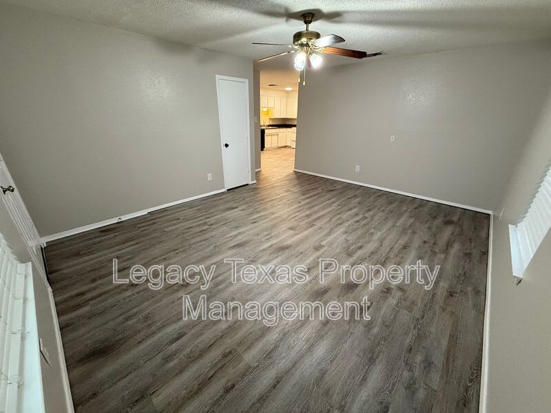 516 Highpoint Dr – photo 1 of 11