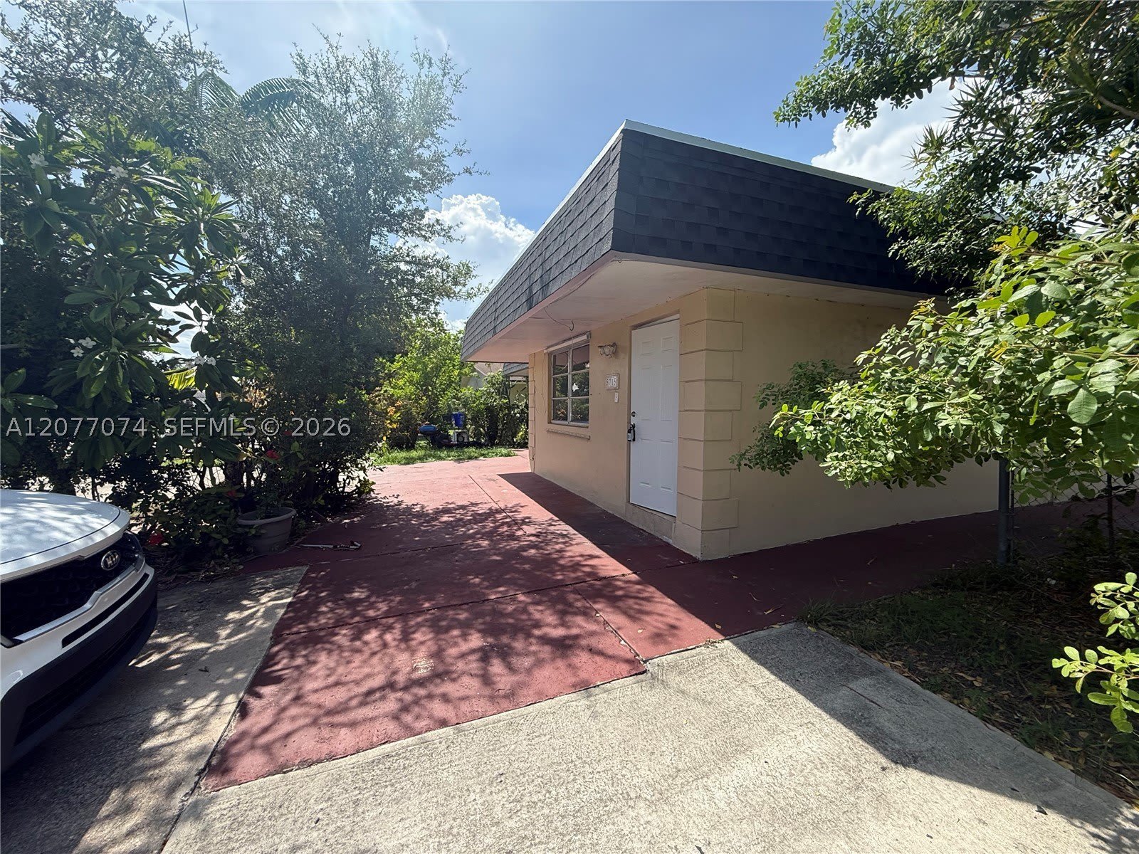 5715 Hayes St – photo 1