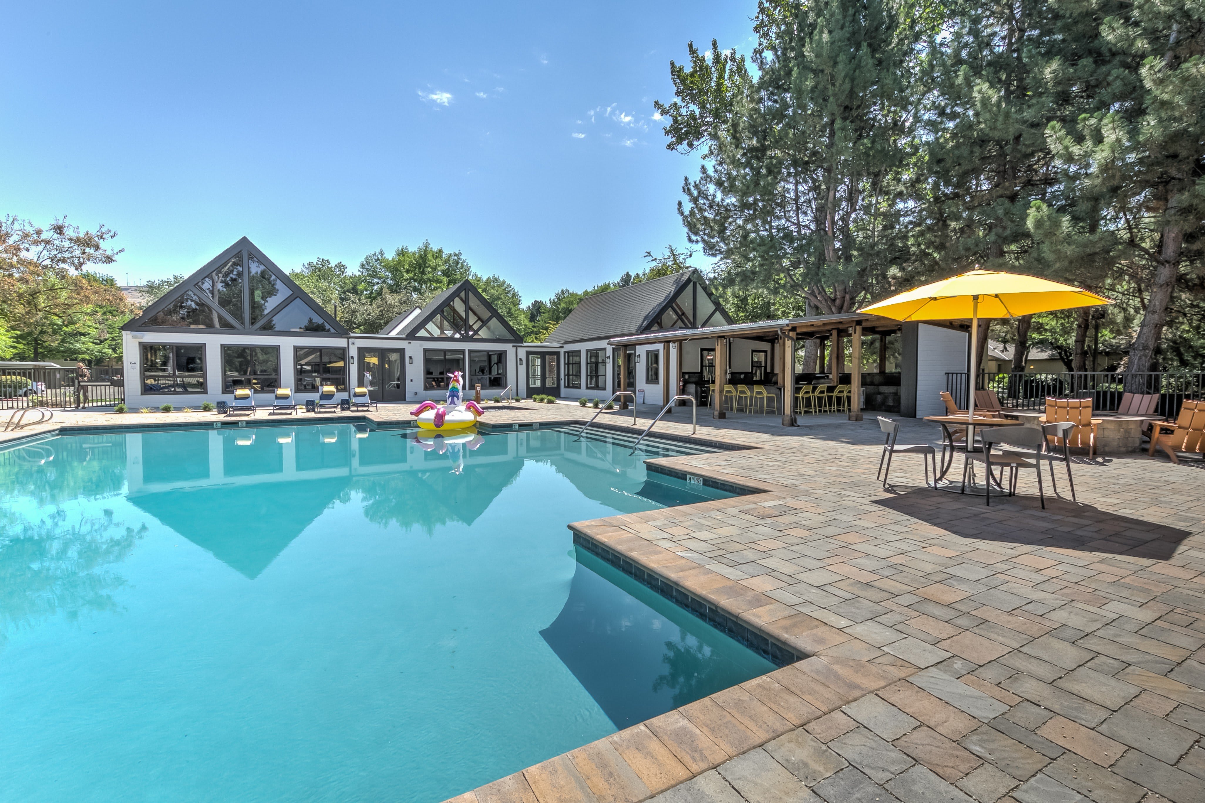 Reedhouse – photo 1