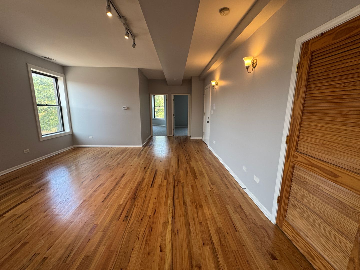 5900 S King Dr – photo 1
