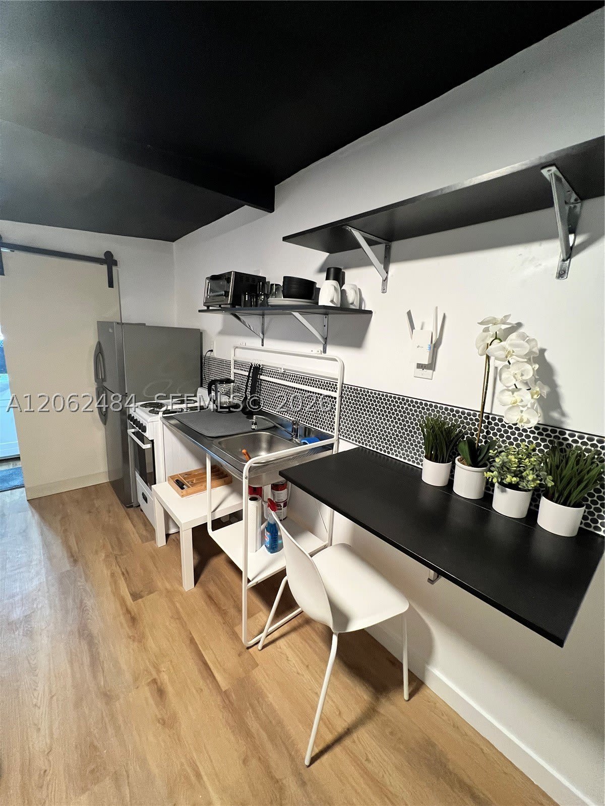 1337 NE 3rd Ave – photo 1