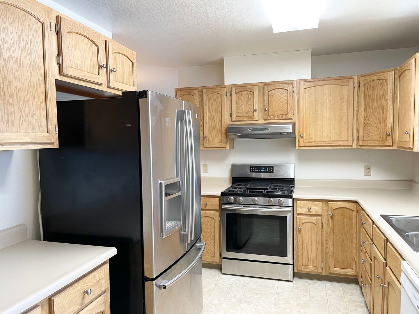 Centrally Located 3 Bedroom Duplex in Windsor with a Single Car Garage! – photo 1 of 13