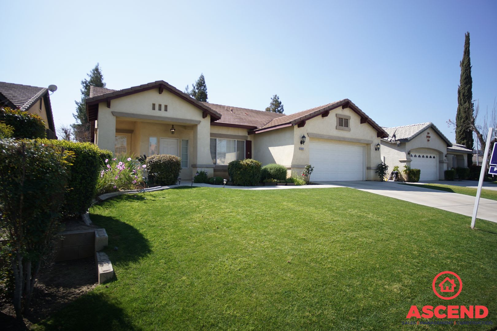 Beautiful Home Off of Coffee and Olive! – photo 1