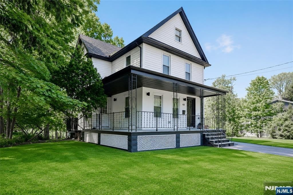 40 Grant Avenue – photo 1 of 27