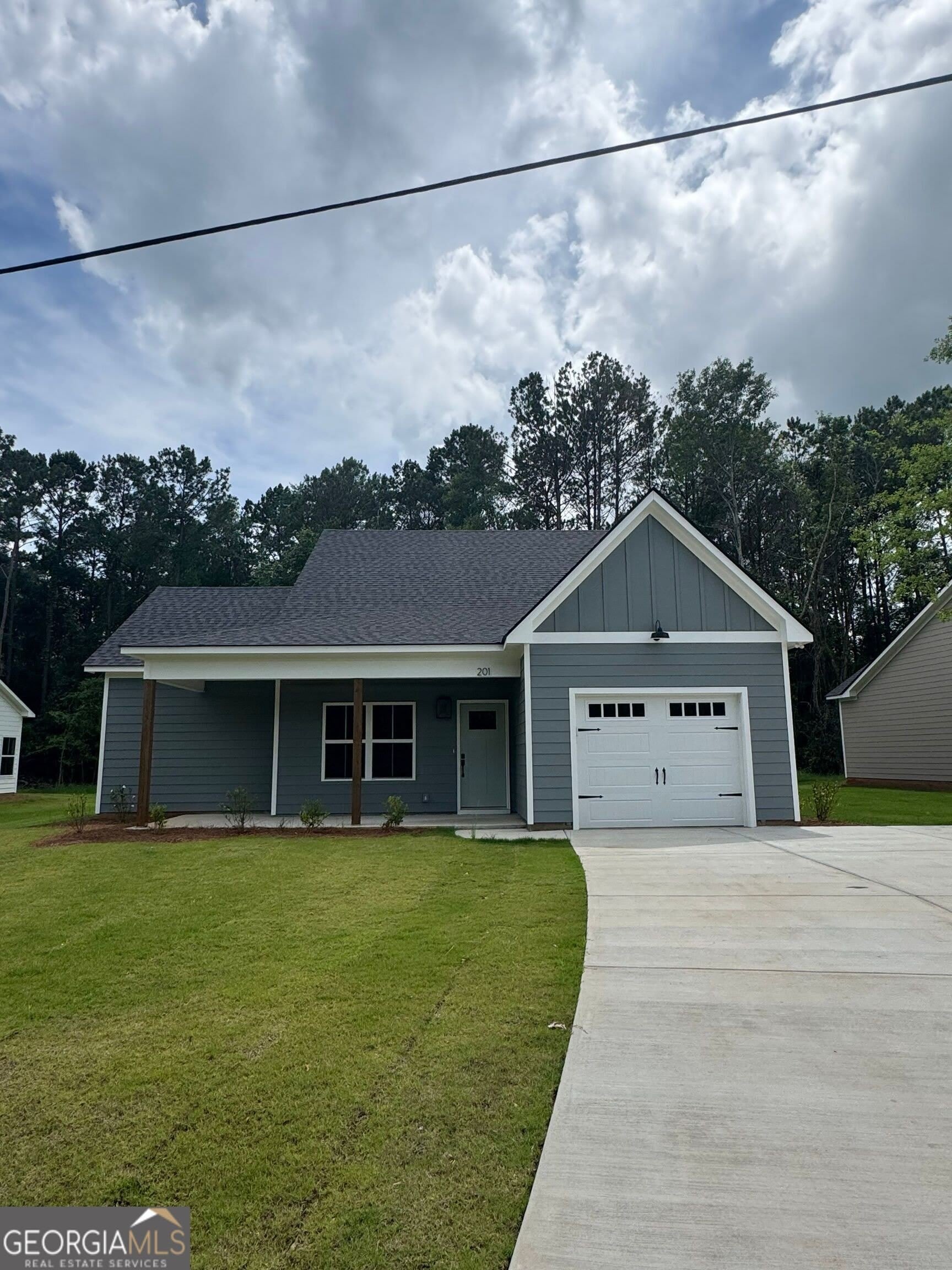 201 Oak Avenue – photo 1 of 15