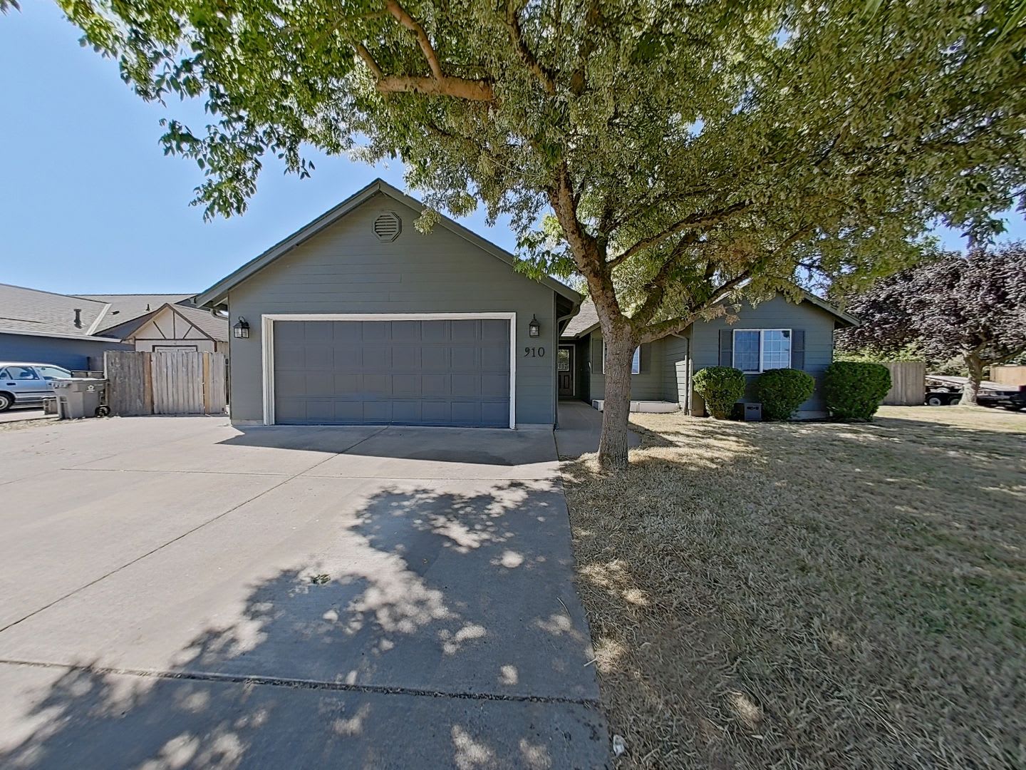 4 Bedroom On A Large Corner Lot – photo 1 of 18