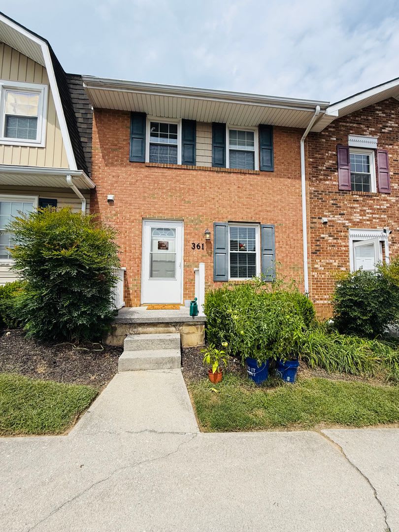 2 Bedroom 1 5 Bath Townhouse – photo 1