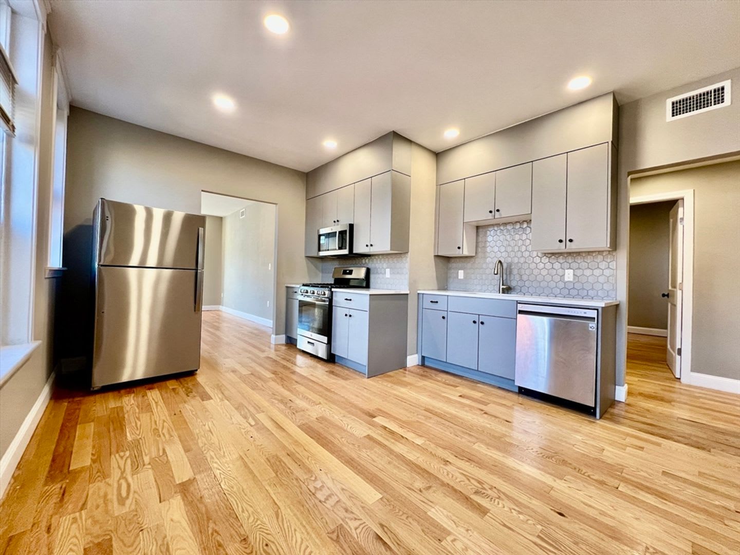 Charming 5 Bedroom – photo 1