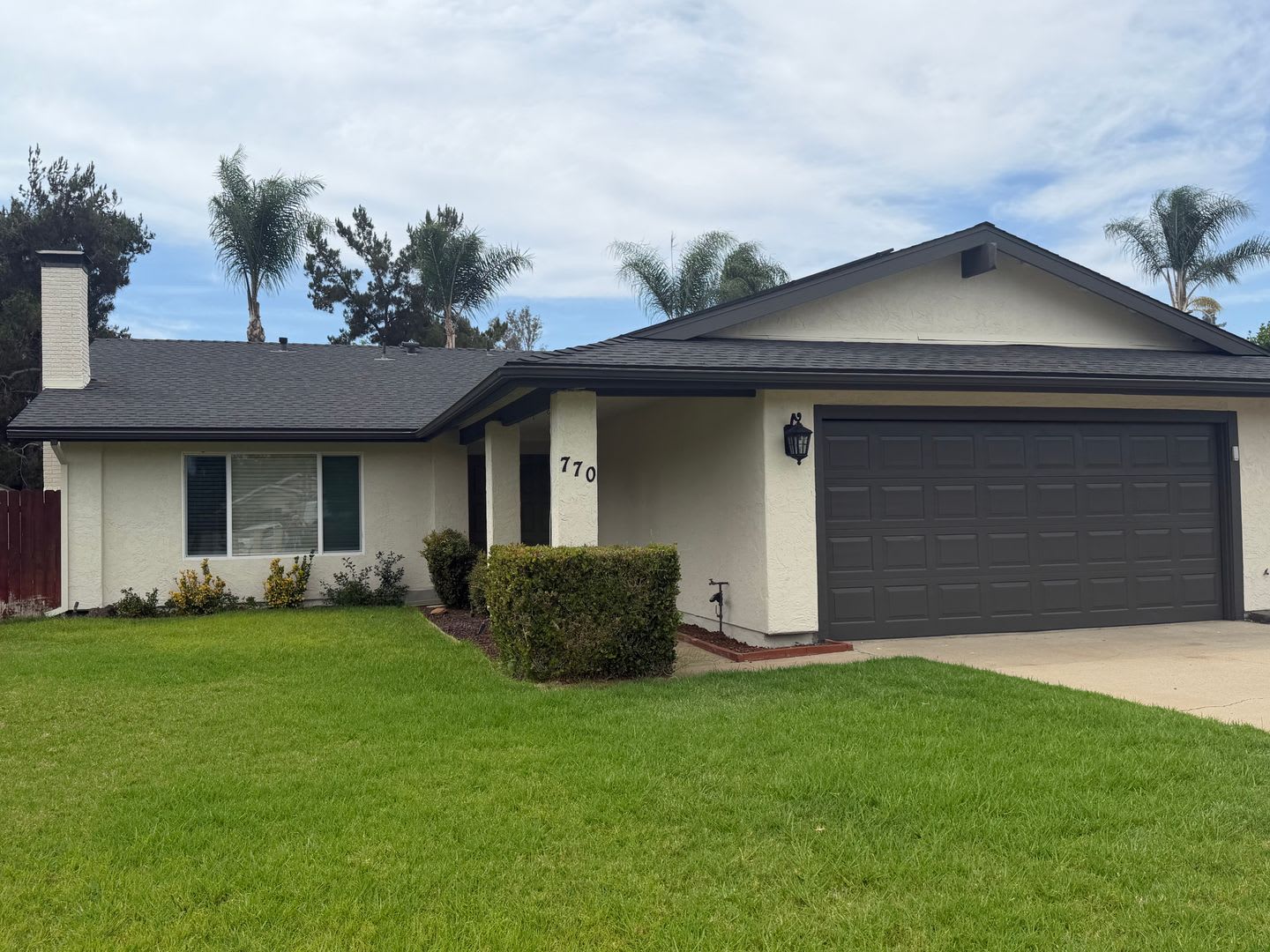 3-bed 2 bath home with extra room – photo 1