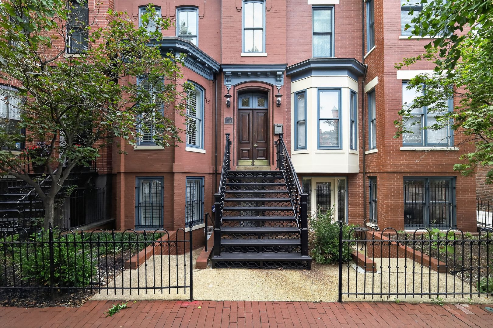 Beautiful 1 bed, 1.5 bath condo near Logan Circle – photo 1