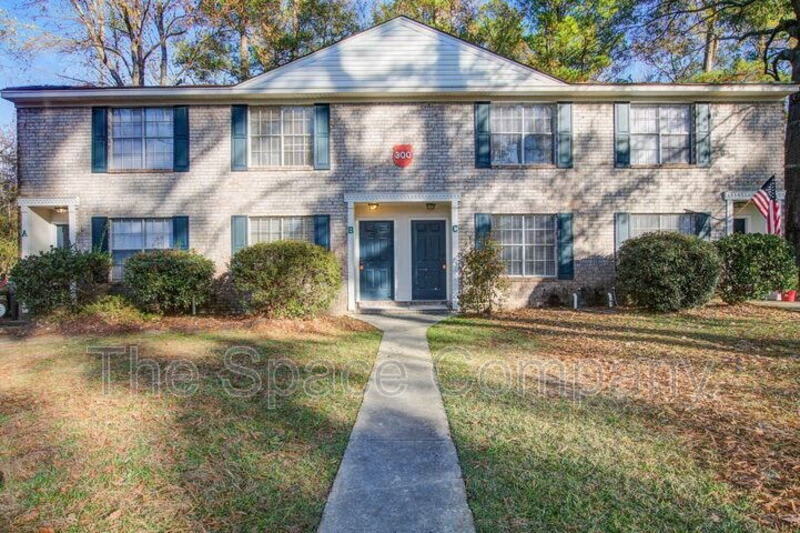 300 Crestview Drive – photo 1