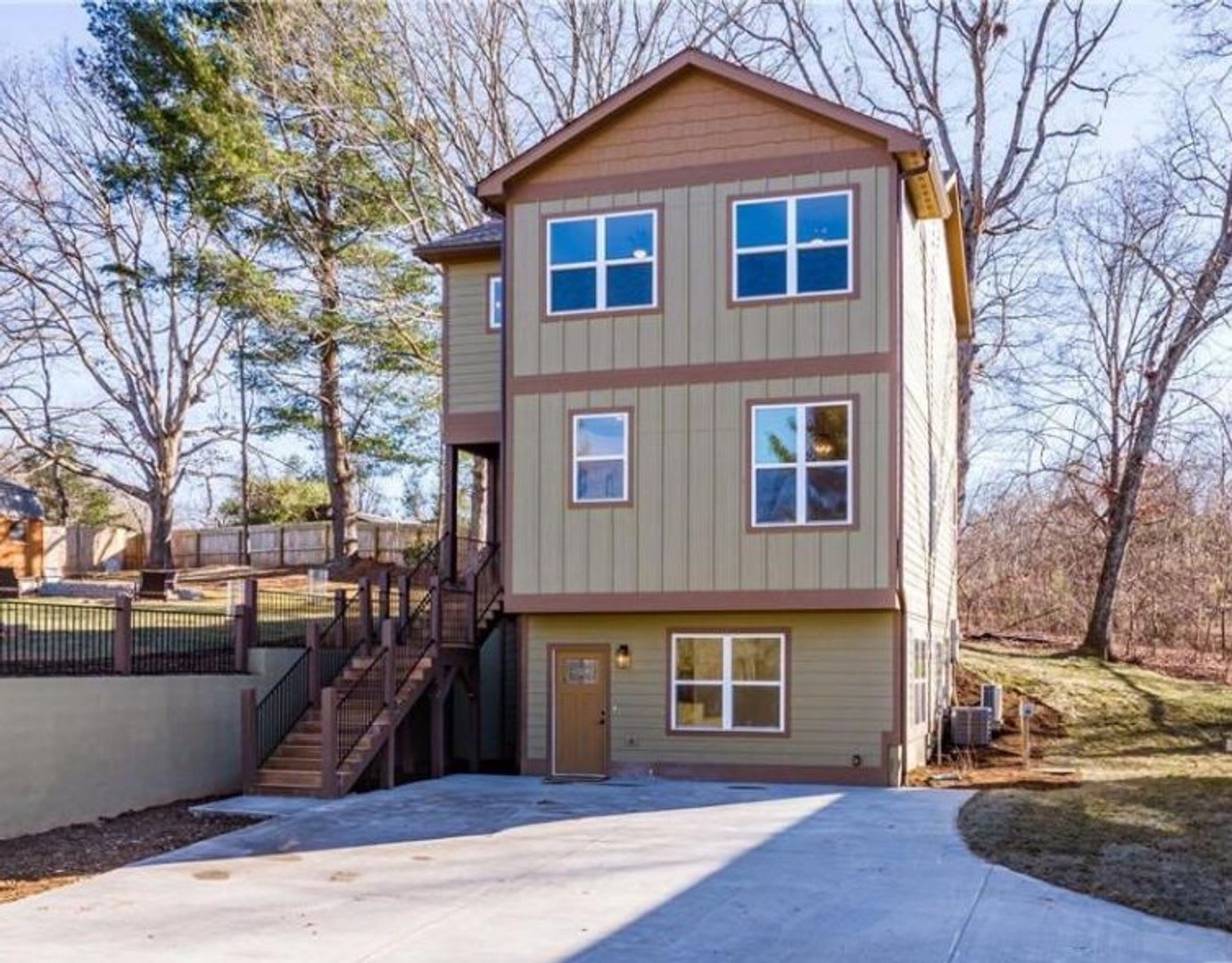 Stylish and convenient 1-bedroom apartment in a great location! – photo 1