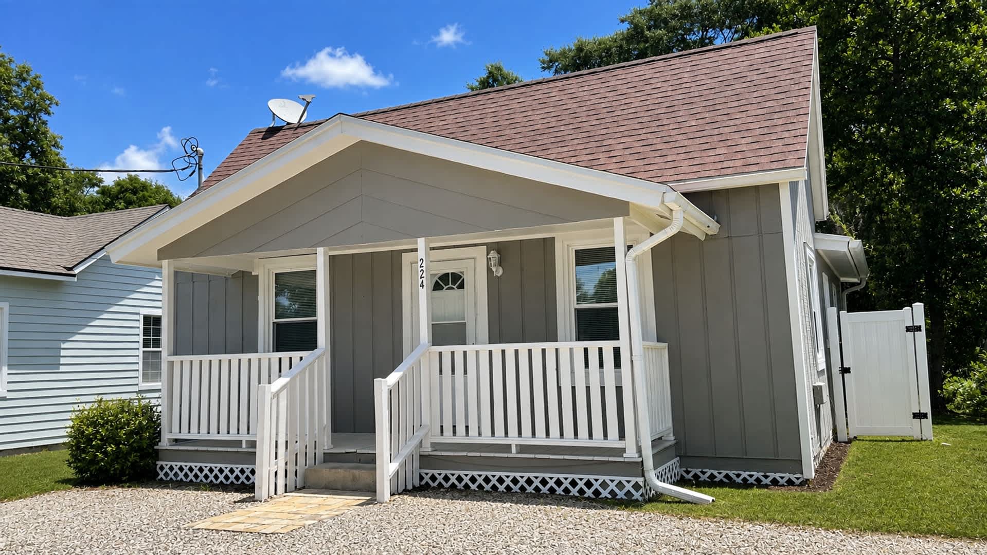 Fernandina Bungalow! Close to Downtown and the beach! – photo 1 of 20