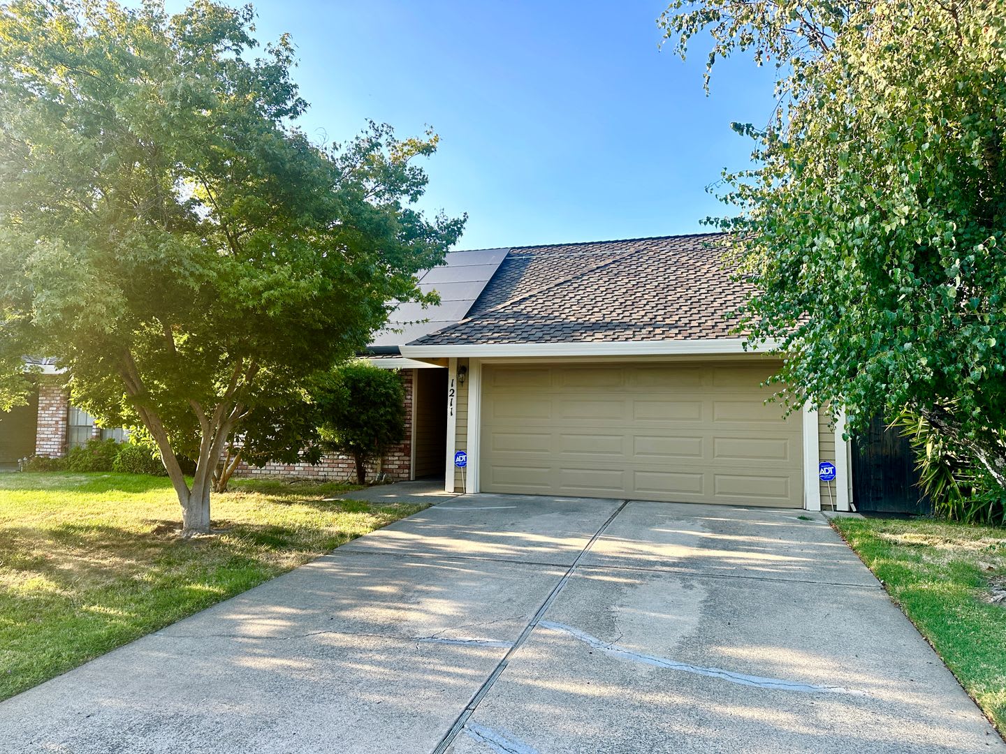 ADORABLE 2/2 Home! Beautiful Upgrades!! *Please Read Entire Ad For Viewings* – photo 1