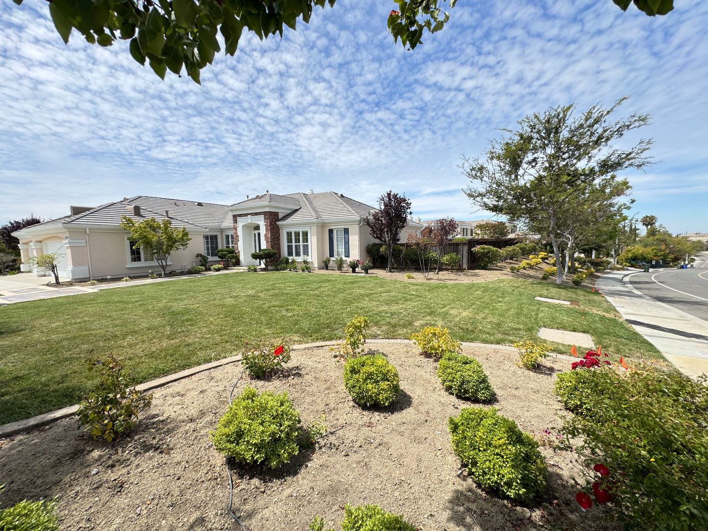 Avalon Heights Fremont 4 bed/3 bath, new paint & new wood floors, Gated Community, Top Tier Schools – photo 1