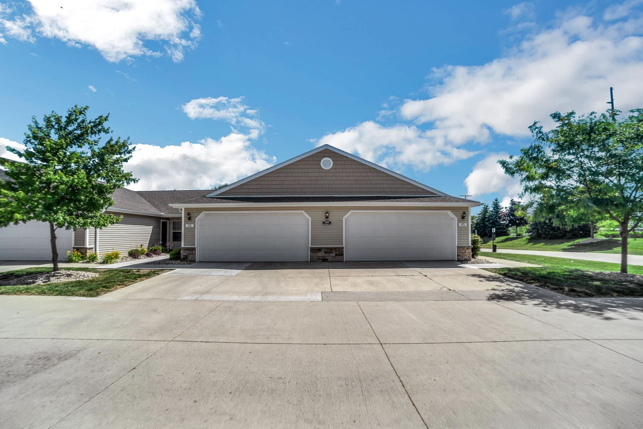 Redwood Findlay – photo 1 of 20