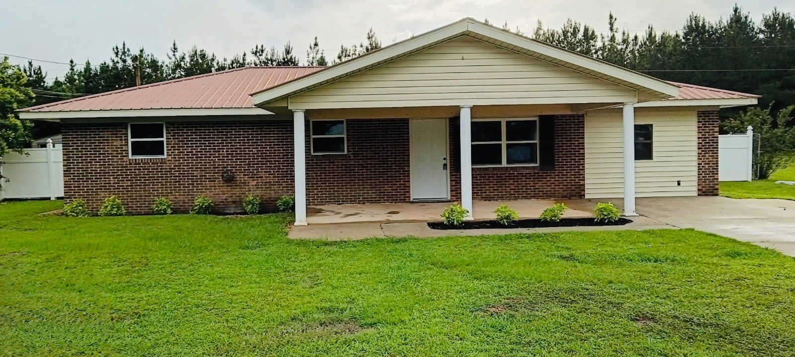 1516 Edgewood Dr. – photo 1 of 9