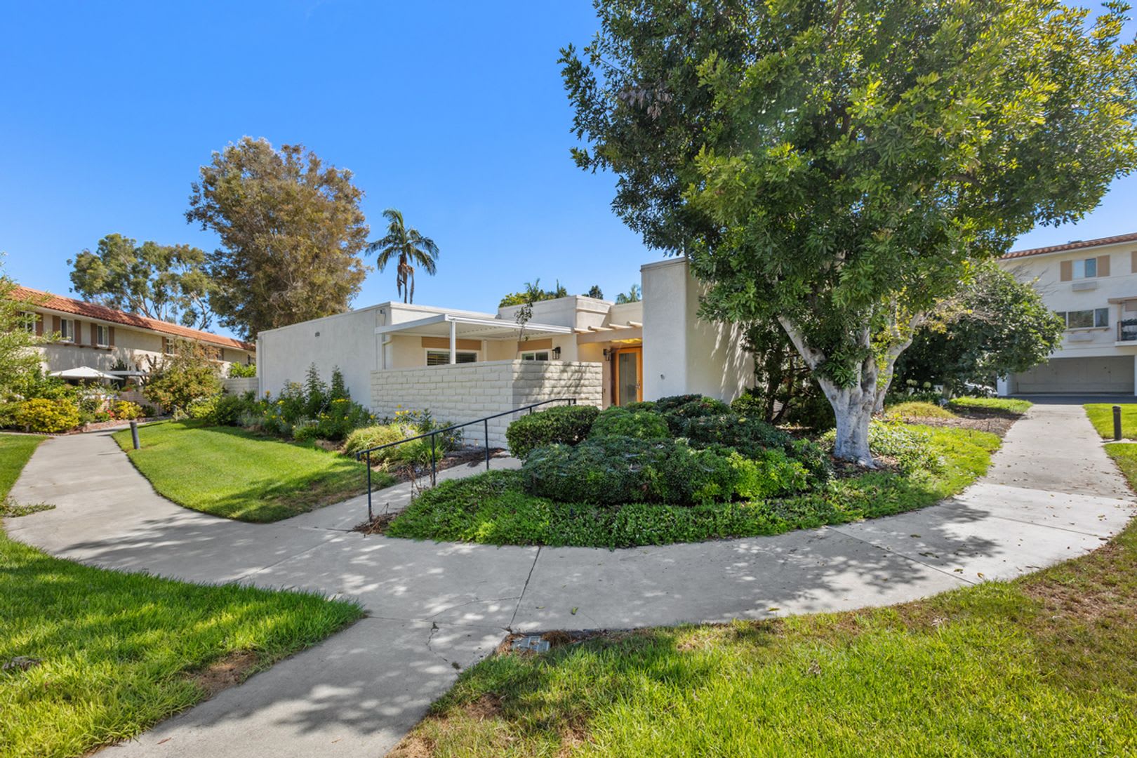 Bright &amp; Beautiful Home in Laguna Woods Village – Resort-Style 55+ Living – photo 1 of 46
