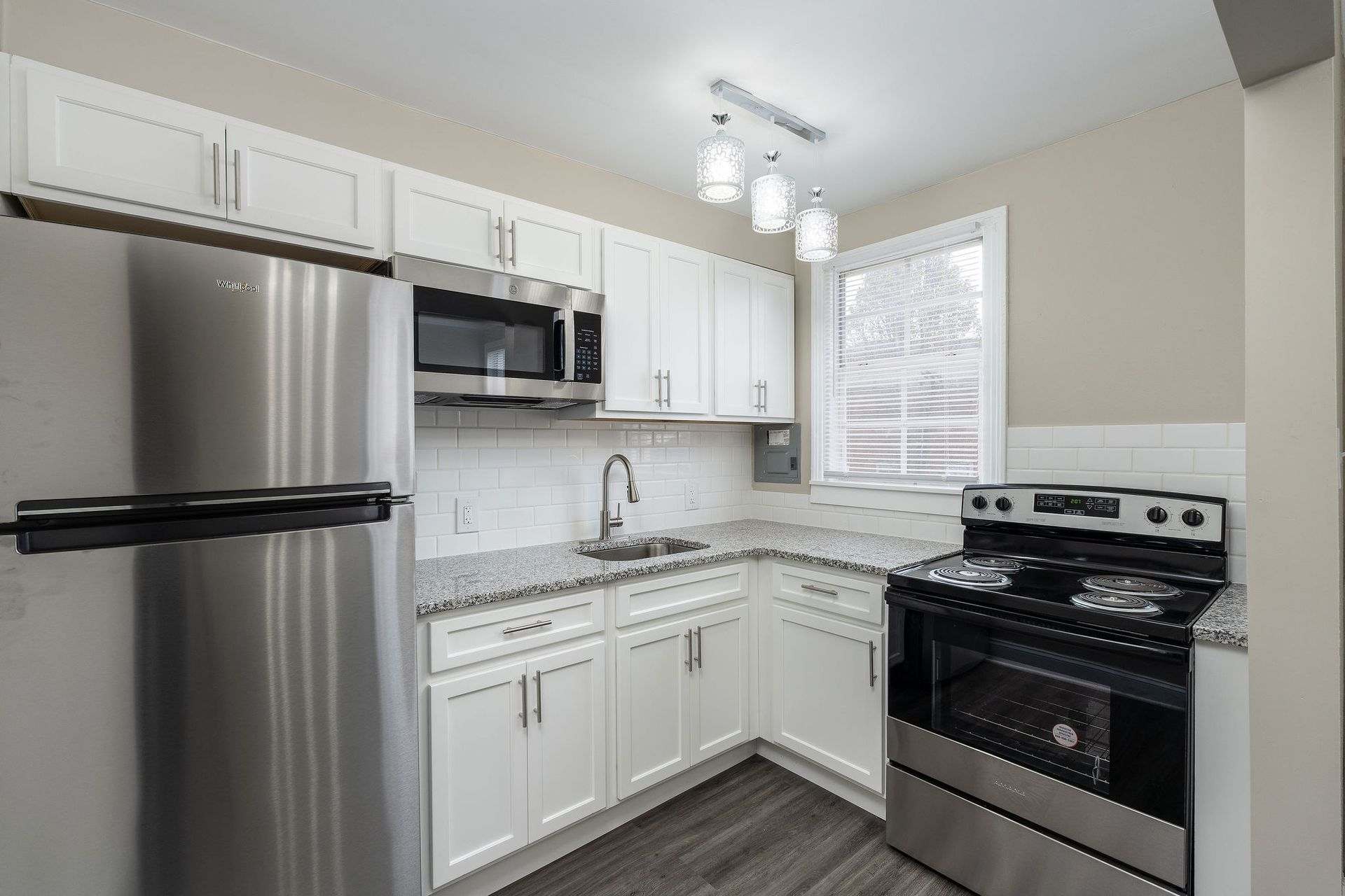 Fully Renovated 2Br Home In Kingsport Stainless Kitchen Move In Ready – photo 1 of 65
