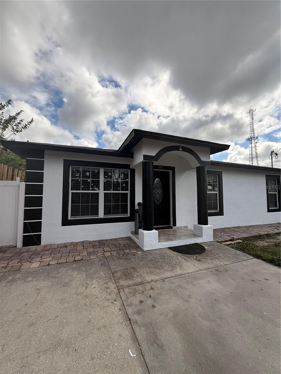 1305 E Louise Avenue – photo 1