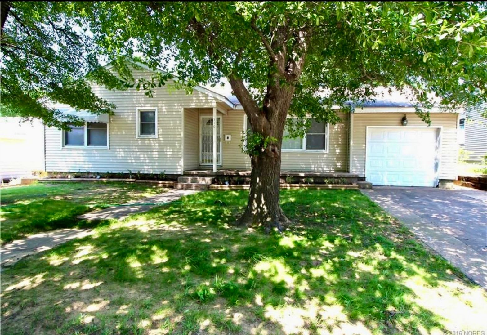 Updated Charming 3 Bed 1 Bath – photo 1