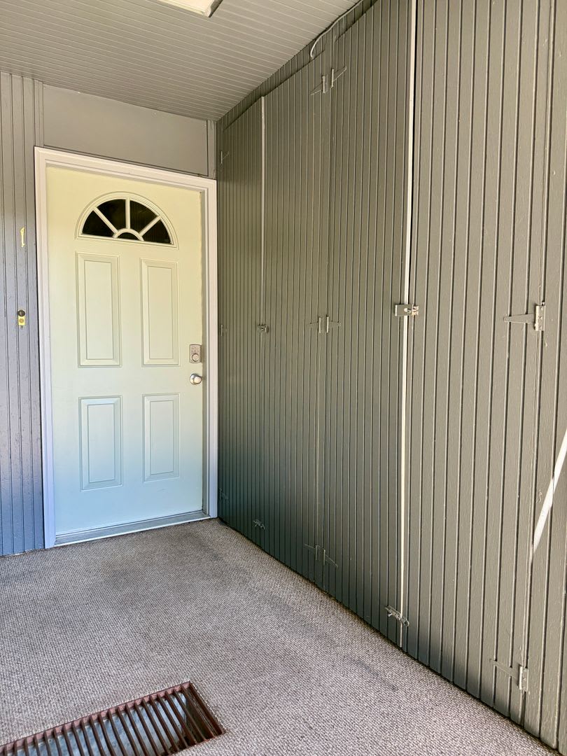 3 Bed 2 Bath Townhome With Vaulted Ceilings Private Balcony – photo 1 of 86