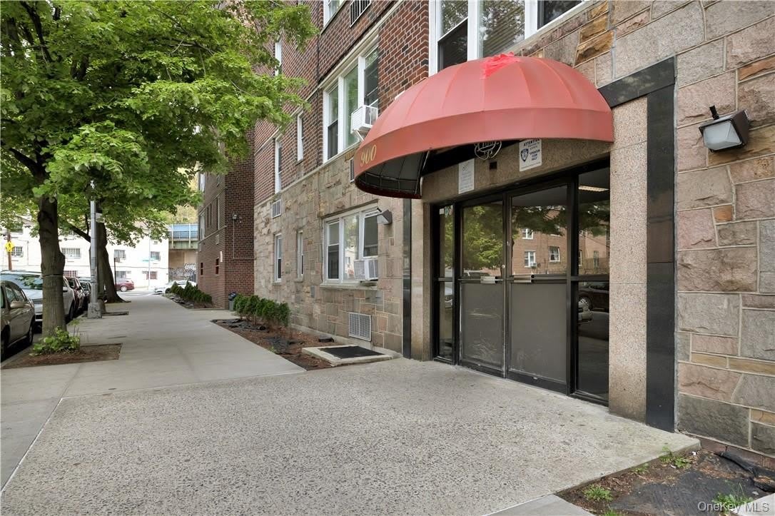 900 Lydig Avenue – photo 1