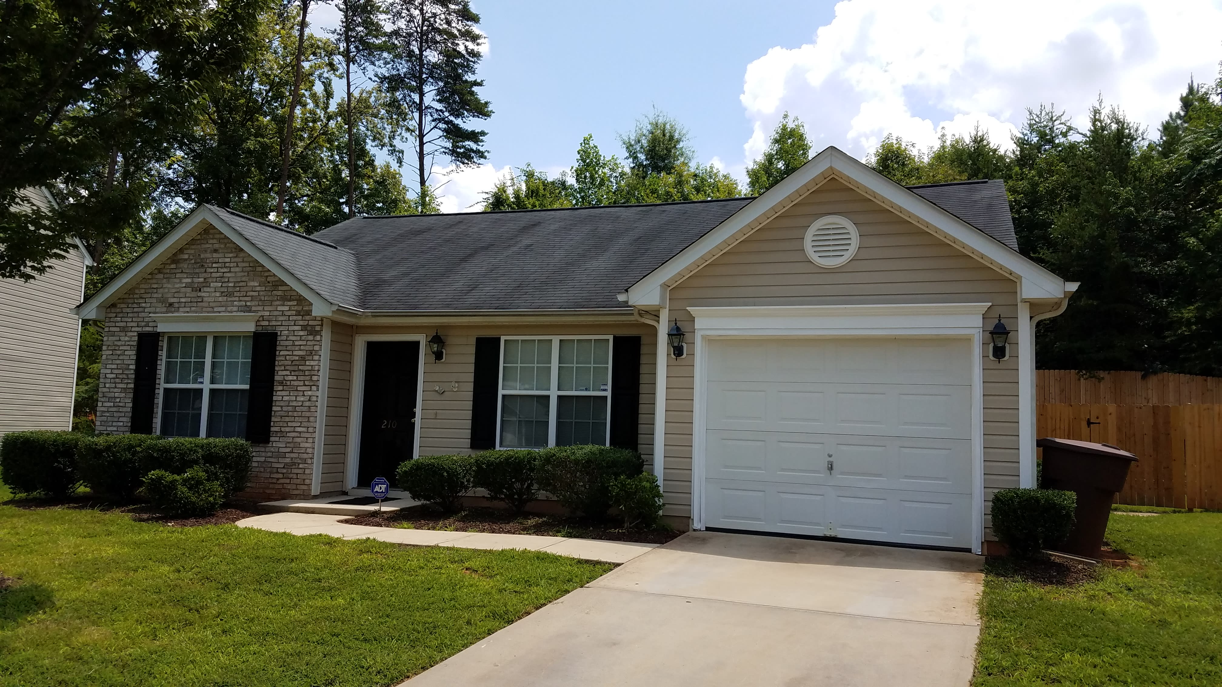 210 Kinnley Ct – photo 1