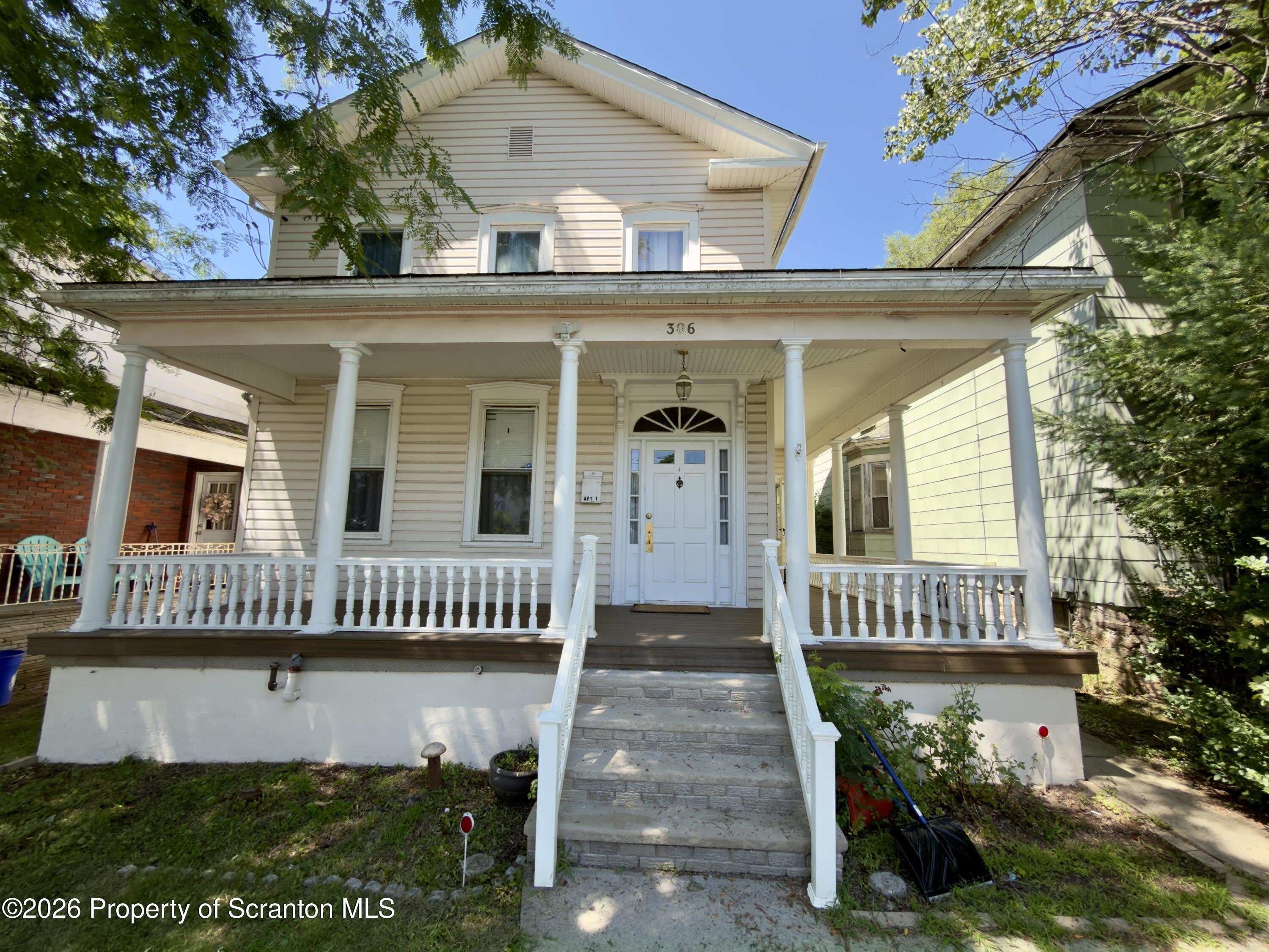306 S Hyde Park Avenue – photo 1 of 17
