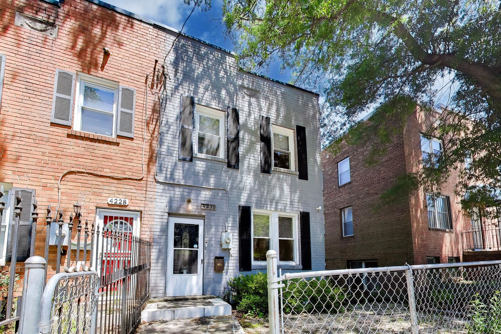 Beautiful- 3Bed/2Bath Townhome! – photo 1