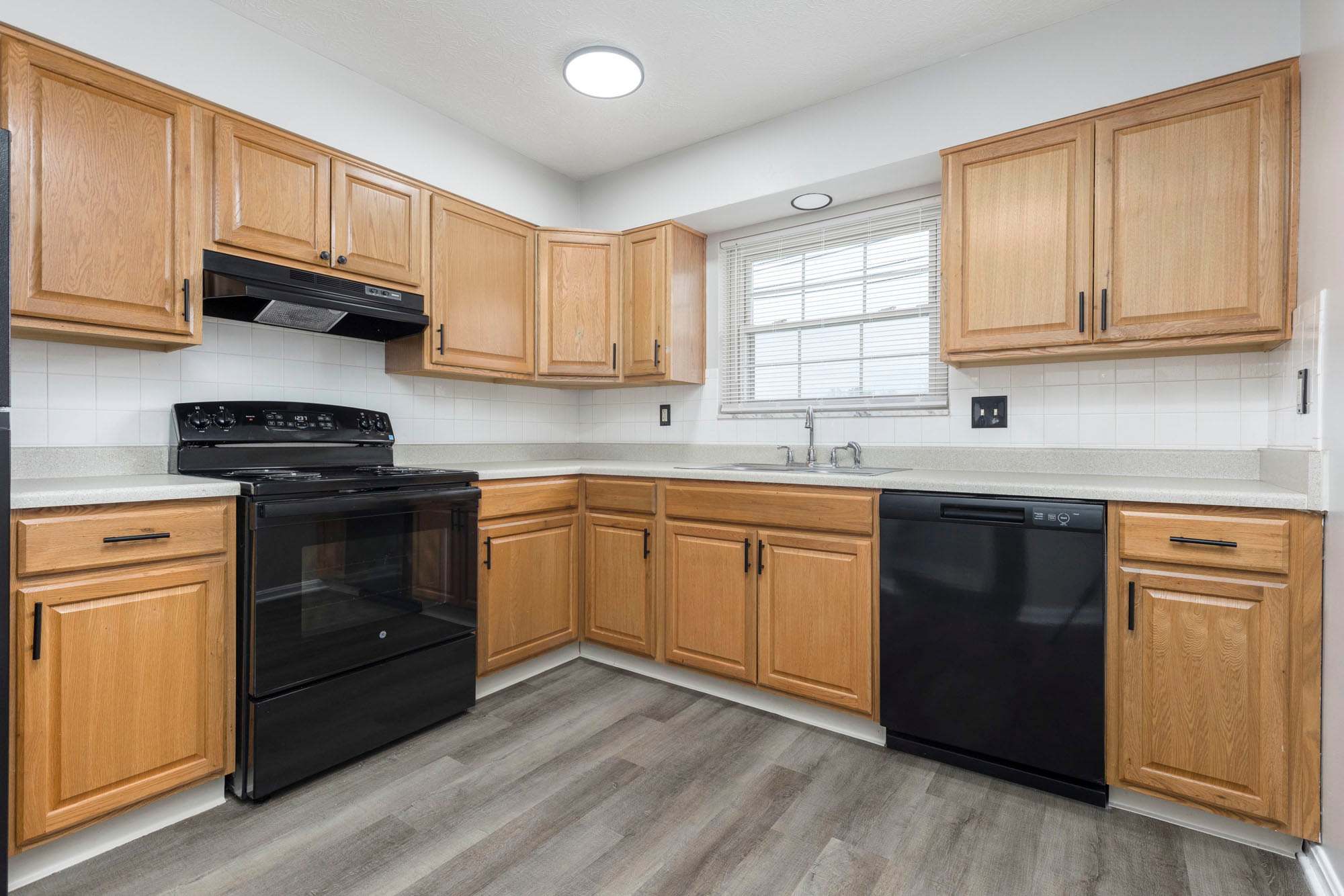 7402 6 Mile Lane – photo 1