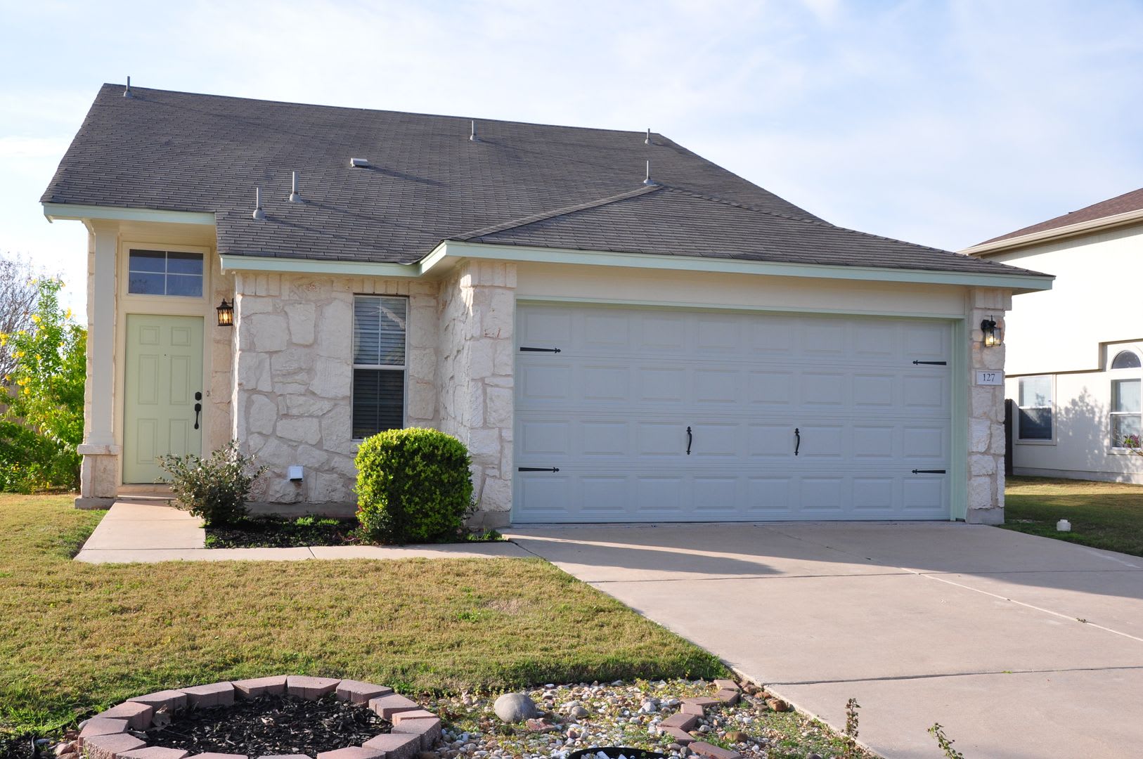 3 Bedroom 2 5 Bath In Hutto Square – photo 1 of 391