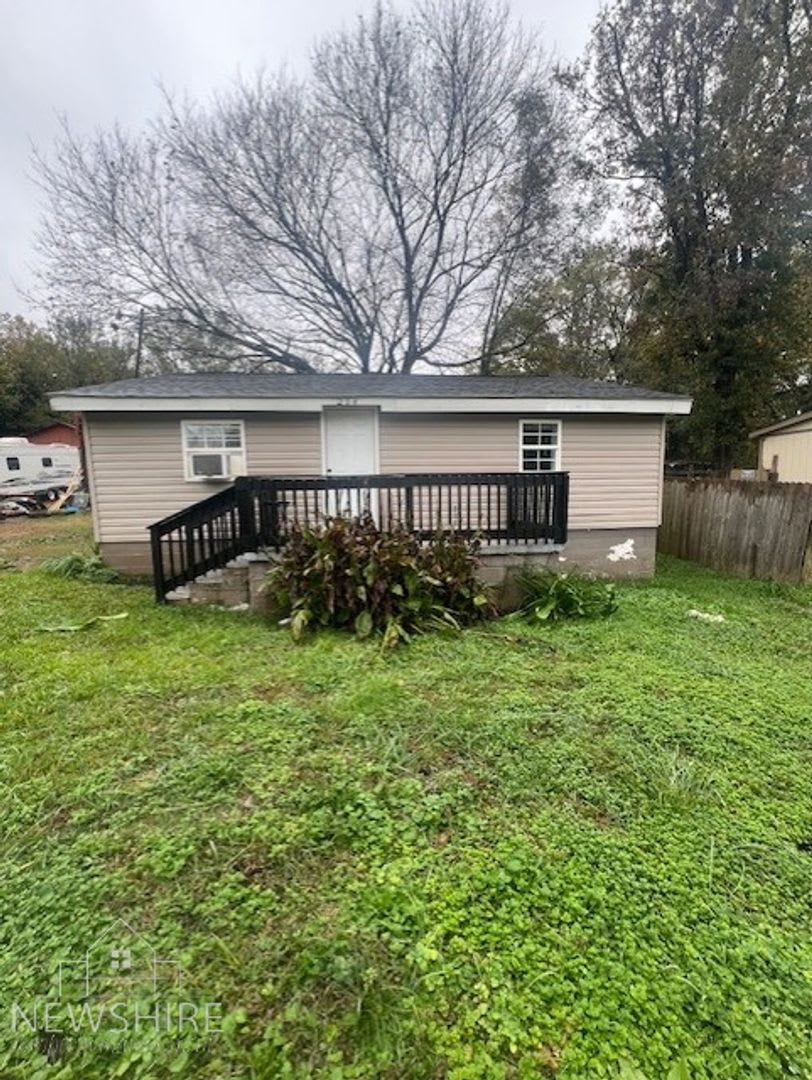 Charming 2BR Home with Large Front Porch &amp; Spacious Kitchen – photo 1 of 8