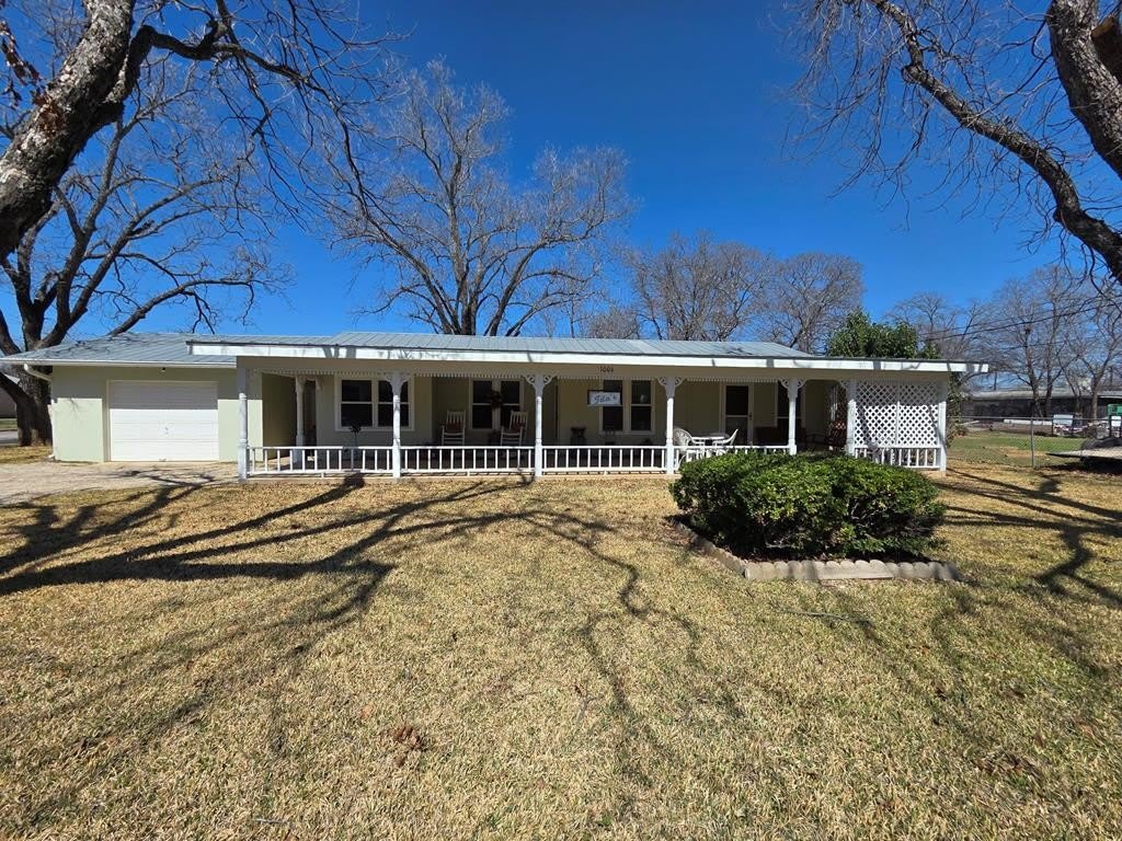 1006 E Highway St – photo 1 of 18