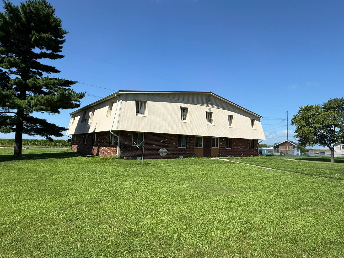 2 Bed / 1 Bath Apartment in Quiet Warrensburg — Available Now – photo 1 of 11