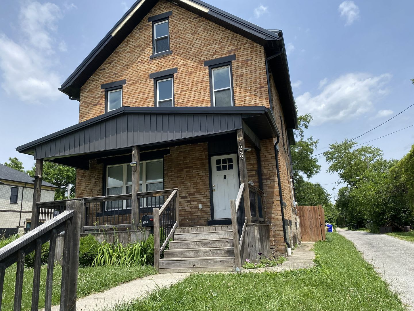 4 Bedroom Home Close to Downtown – photo 1