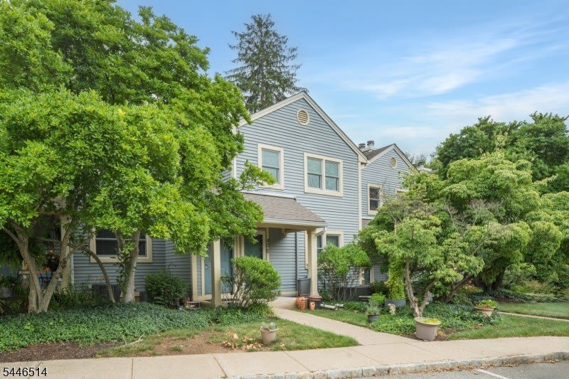 40 Loantaka Way – photo 1 of 21